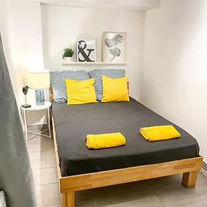 Apartment Altona - Three Bedrooms For Up To 10, Hamburg