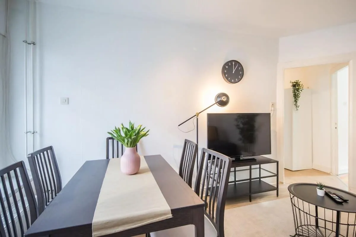 Schickes Zwei Zimmer Apartment Kostenl Parkm Auf Der Strasse Hamburg Deutschland