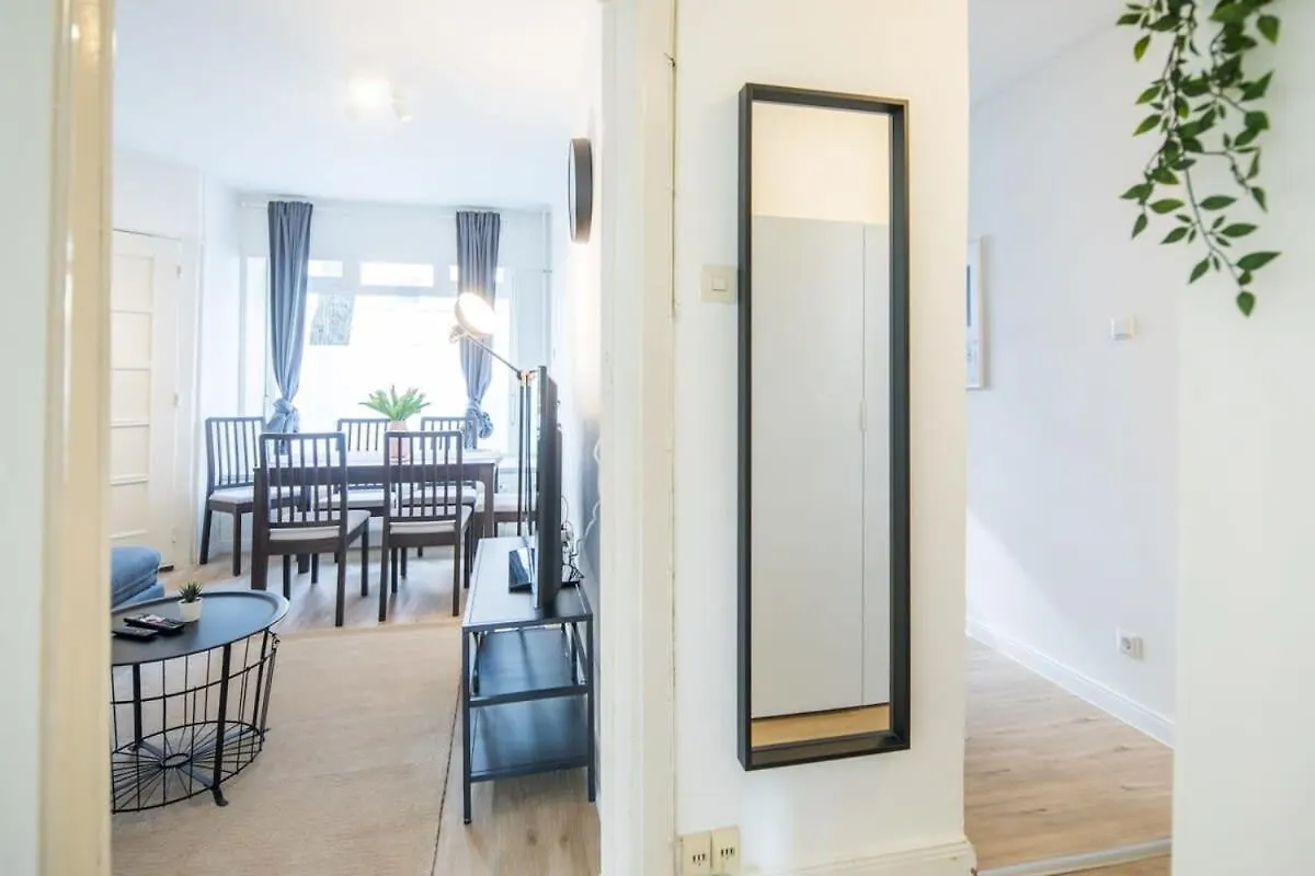 Schickes Zwei Zimmer Apartment Kostenl Parkm Auf Der Strasse Hamburg Deutschland