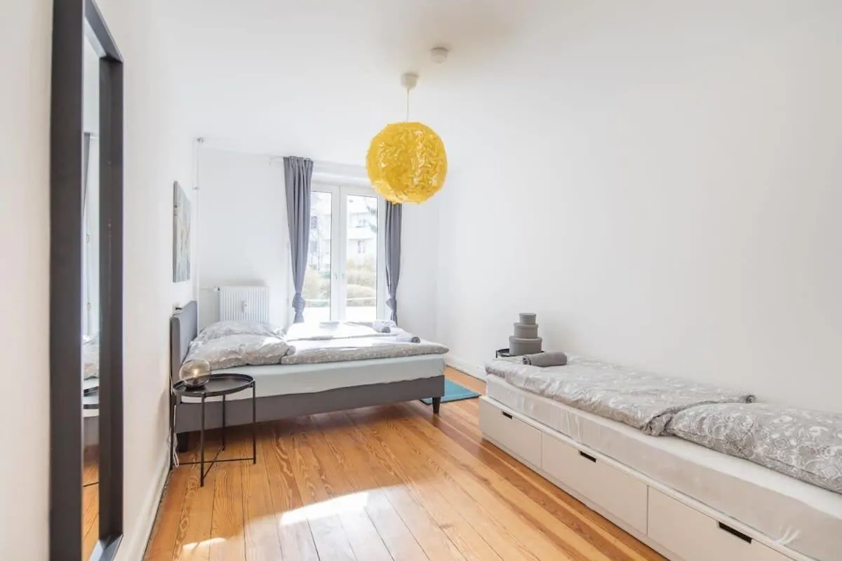 Schickes Zwei Zimmer Apartment Kostenl Parkm Auf Der Strasse Hamburg