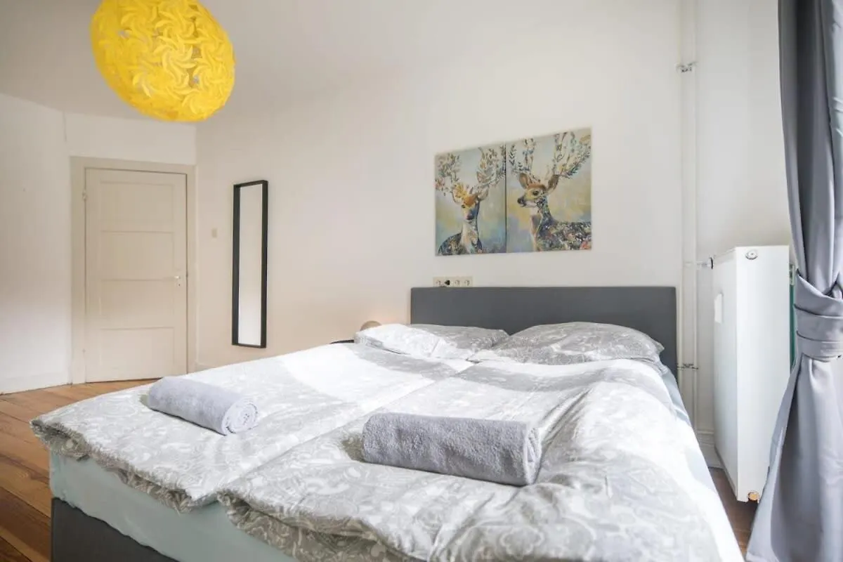 Schickes Zwei Zimmer Apartment Kostenl Parkm Auf Der Strasse Hamburg 0*,