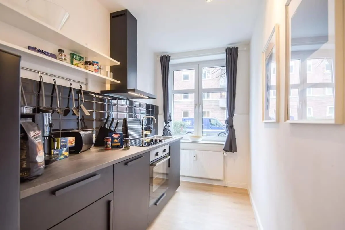 Schickes Zwei Zimmer Apartment Kostenl Parkm Auf Der Strasse Hamburg